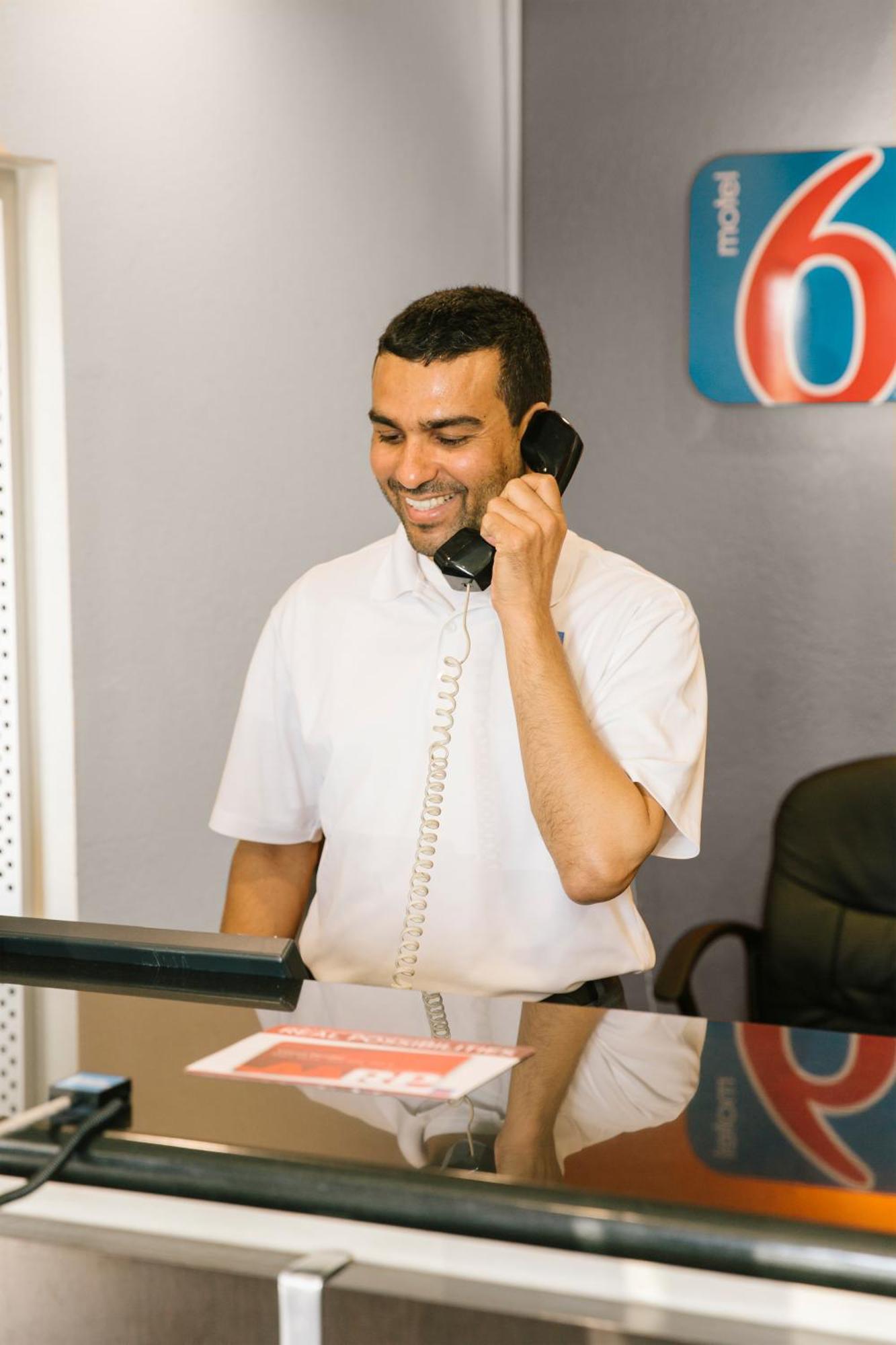 Motel 6 Portland, In מראה חיצוני תמונה